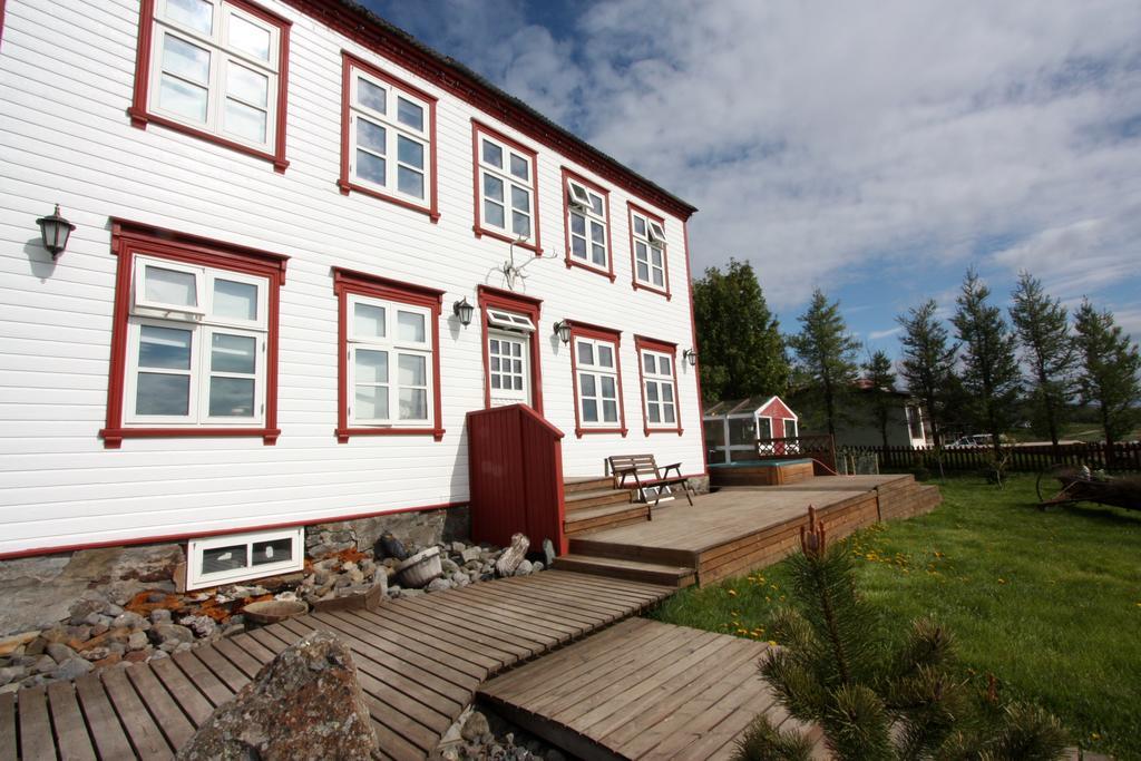 Guesthouse Storu-Laugar ラウガー エクステリア 写真